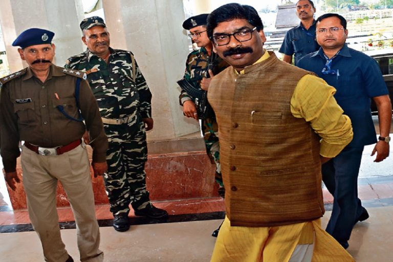 झारखंड में नियुक्तियों का रास्ता साफ, नौकरी के लिए राज्य से 10वीं व 12वीं पास करने की बाध्यता खत्म