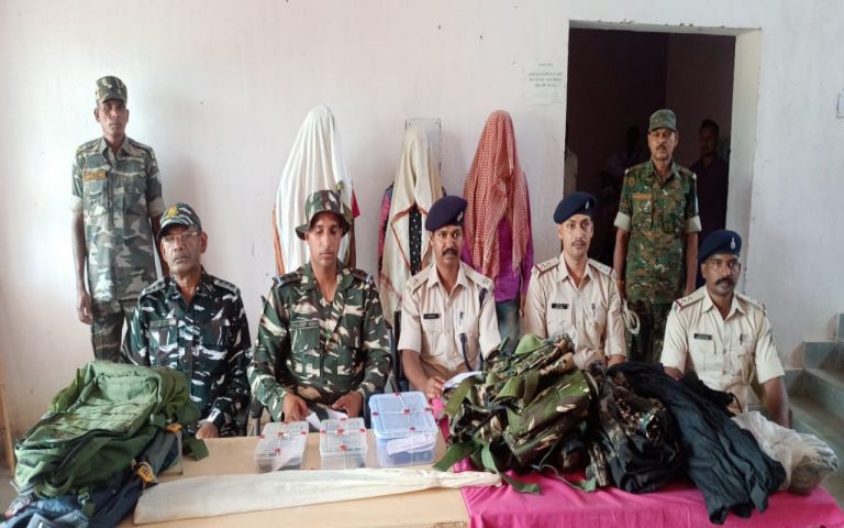 पश्चिमी सिंहभूम : पीएलएफआई के नाम पर लेवी मांगने वाले 3 लोगों को पुलिस ने किया गिरफ्तार, हथियार जब्त