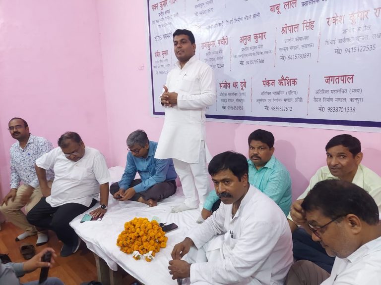 Old Pension Scheme: झारखंड में लागू हुई पुरानी पेंशन, लखनऊ में हुआ जश्न