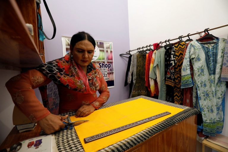 पाकिस्तान से आयी ऐसी खबर जो आपके चेहरे पर ला देगी स्माइल, पढ़े ट्रांसजेंडर जिया की अनोखी कहानी