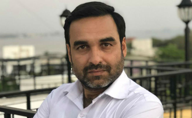 खुद को जिंदा साबित कर रहे पंकज त्रिपाठी, जानिए क्यों रचा गया उनके मौत का झूठा ढोंग?