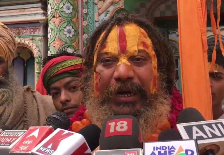 UP Election: डिंपल यादव के बयान पर भड़के परमहंस आचार्य, कहा- शूर्पणखा की तरह बनेंगी सपा के विनाश का कारण