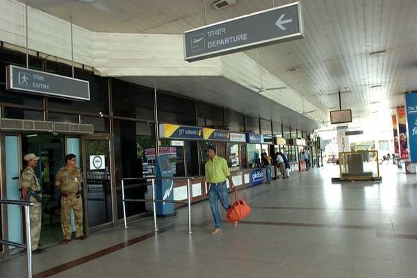 पटना एयरपोर्ट पर विमानों की संख्या घटी, 38 की जगह केवल 19 फ्लाइटों ने भरी उड़ान, जानें क्या रहा कारण