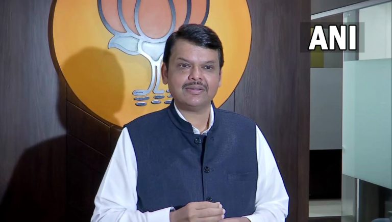 देवेंद्र फडणवीस का उद्धव ठाकरे को करारा जवाब, कहा- एजेंसियों का दुरुपयोग करते तो जेल में होता आधा मंत्रिमंडल
