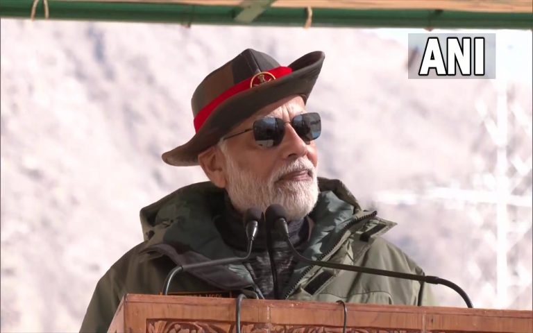 PM Modi In Kargil: पीएम मोदी ने सेना के जवानों से कहा- ‘वर्षों-वर्ष से मेरा परिवार आप’, मनाएंगे दिवाली