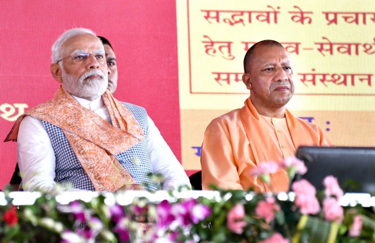 गोरखपुर जंक्शन पर आने वाले दूसरे प्रधानमंत्री हैं नरेंद्र मोदी, इससे पहले इंदिरा गांधी आ चुकी हैं यहां गोरखपुर जंक्शन पर आने वाले दूसरे प्रधानमंत्री हैं नरेंद्र मोदी, इससे पहले इंदिरा गांधी आ चुकी हैं यहां