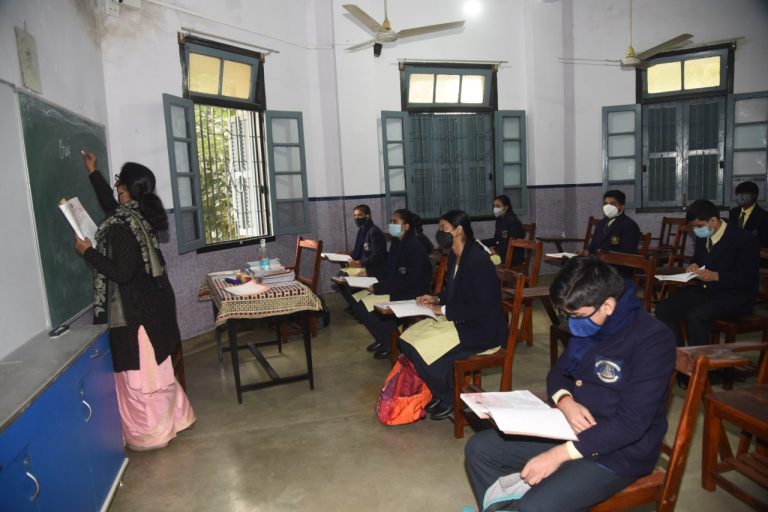School Reopen in Bihar : बिहार के माध्यमिक और उच्च माध्यमिक स्कूलों में आ रहे हैं महज 15 प्रतिशत बच्चे, जानिये जिलावार आंकड़ा