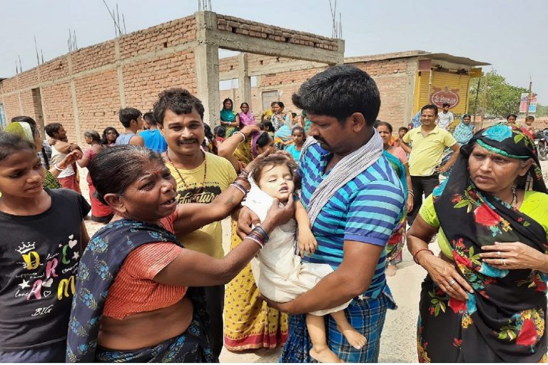 Bihar News: पटना में पाइलिंग के लिए किए गढ्ढे में गिरने से बच्चे की मौत, परिजनों ने किया रोड जाम