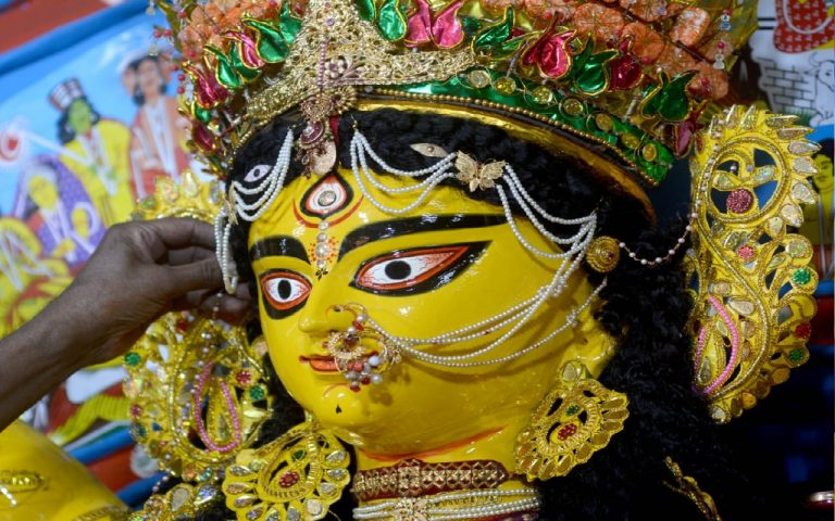 बिहार: यहां मुसलमान सजाते हैं मां का पंडाल, साल 1921 से पूजा का हो रहा आयोजन, भाईचारे की पेश कर रहे मिसाल