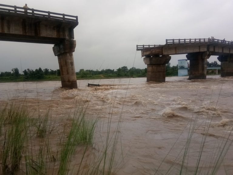 रांची के कांची नदी पर बना बामलाडीह पुल का स्लैब फिर बहा, इंजीनियरों से मांगी गयी रिपोर्ट