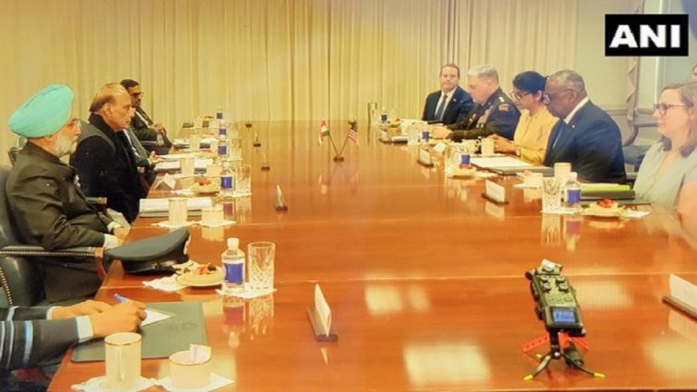Pentagon में रक्षा मंत्री राजनाथ सिंह का जोरदार स्वागत, अमेरिकी सैनिकों ने बजाई ‘जन गण मन’ की धुन