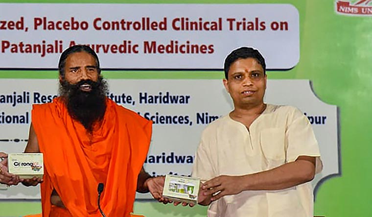 कोरोनिल विवादः ट्रायल के दौरान कोरोना मरीजों को दी गयी एलोपिथक दवा? फाइनल रिपोर्ट अब तक नहीं आई