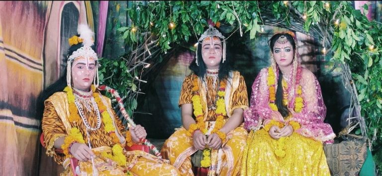 सीता कर रहीं बीटेक, राम पढ़ रहे कॉमर्स, रावण कर रहा ठेकेदारी, रामलीला के किरदार असल जिंदगी में हैं यह