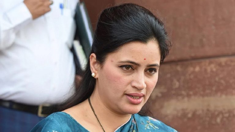 हनुमान चालीसा विवाद: सांसद नवनीत राणा को हाईकोर्ट से झटका, प्राथमिकी रद्द करने से कोर्ट का इंकार