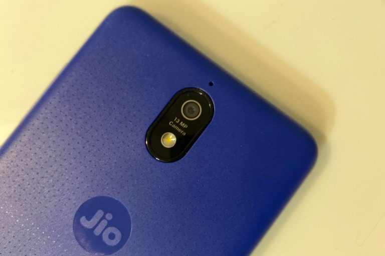 JIO का सबसे सस्ता स्मार्टफोन आता है इन खूबियों के साथ, देखें