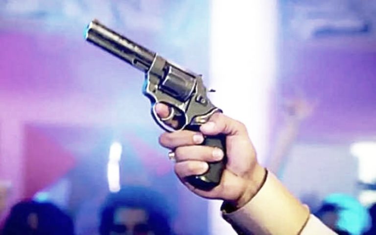 Patna Crime : पटना में रंगदारी के लिए दिनदहाड़े ताबड़तोड़ फायरिंग, मैनेजर का मोबाइल भी लूटा