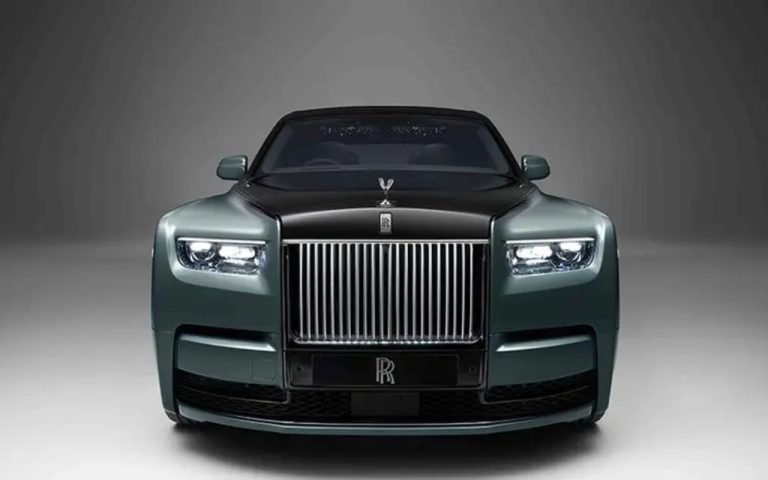 PHOTOS: जानिए क्यों इतनी महंगी होती है Rolls Royce की कारें ?