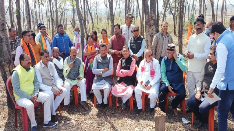कपिल मिश्रा के बाद रूपेश पांडे के श्राद्ध में शामिल होने जा रहे BJP अध्यक्ष दीपक प्रकाश को पुलिस ने रोका