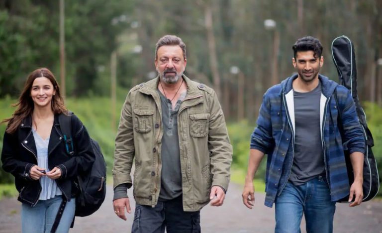 Sadak 2 Review: दर्शकों को पसंद नहीं आई महेश भट्ट की सड़क 2, कहा- क्या बकवास मूवी है…