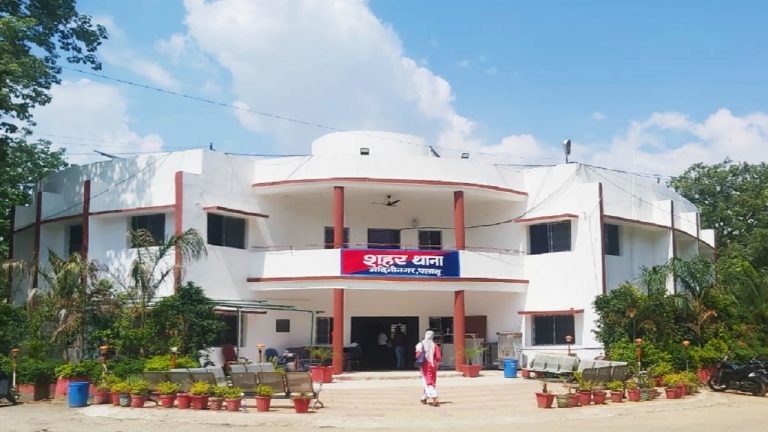 Jharkhand News: झारखंड में नौकरी के नाम पर युवकों से लाखों रुपये की ठगी, चिटफंड कंपनी ने ऐसे लगाया चूना