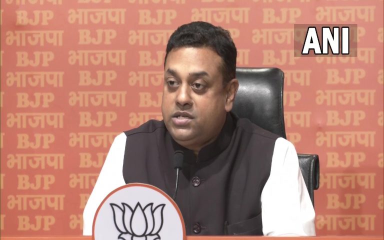 अरविंद केजरीवाल को सिर्फ ‘भ्रष्टासन’ आता है, सुकेश चंद्रशेखर की चिट्ठी के बाद संबित पात्रा ने लगाया आरोप