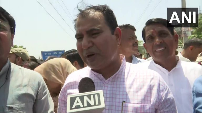 सरकारी जमीन पर असामाजिक तत्वों द्वारा किये गये अतिक्रमण पर एमसीडी का ‘हथौड़ा’