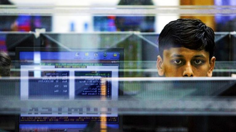 Share Market News: सेंसेक्स ने लगाया 1,172 अंक का गोता, निफ्टी भी 302 अंक फिसला