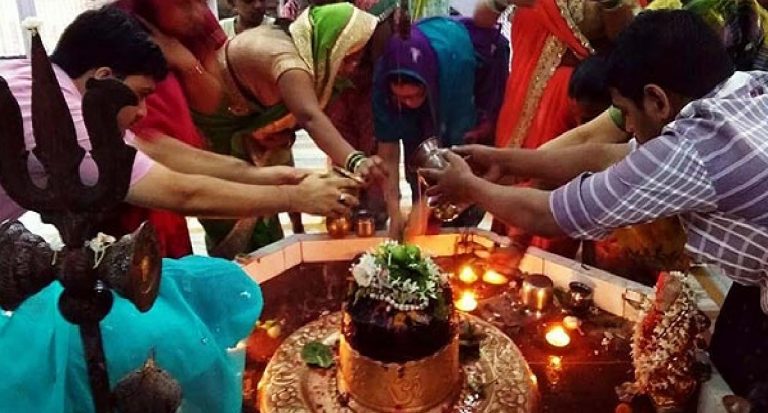 Dress Code For Temples: महाराष्ट्र में मंदिरों, तीर्थस्थलों पर जाने के लिए एक ड्रेस कोड ? जानें पूरा मामला