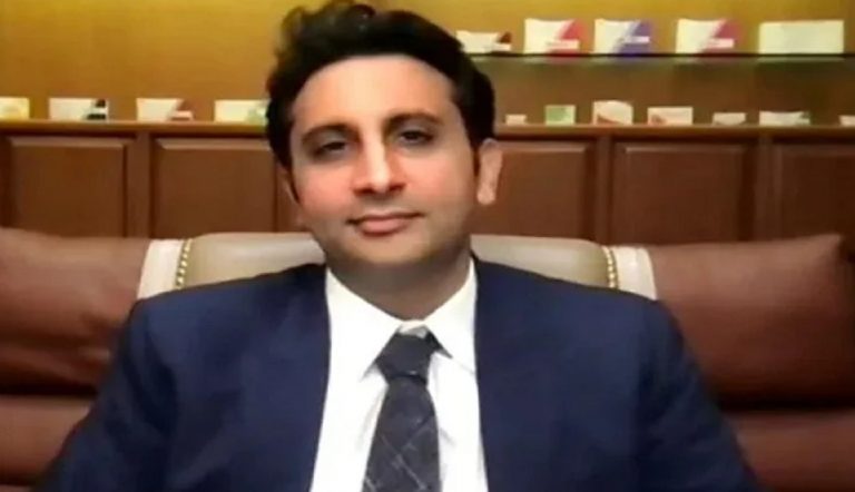 SII के CEO अदार पूनावाला ने कहा, कोविड महामारी पर काबू पाने में वैक्सीन को लेकर झिझक अब सबसे बड़ा खतरा SII के CEO अदार पूनावाला ने कहा, कोविड महामारी पर काबू पाने में वैक्सीन को लेकर झिझक अब सबसे बड़ा खतरा