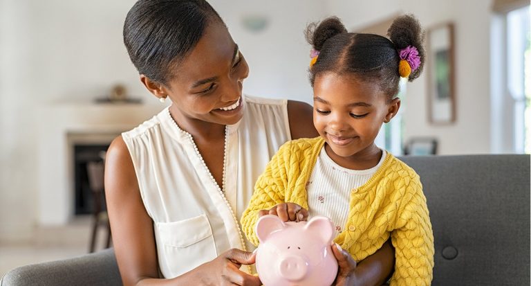 Financial Plan: अपने बच्चों को भविष्य के लिए करें तैयार, जाने कैसे मिलेगी उन्हें वित्तीय सुरक्षा