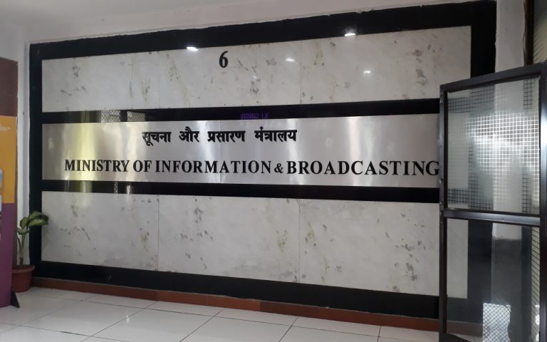 सूचना और प्रसारण मंत्रालय ने टीवी चैनलों को दी चेतावनी, कहा- हिंसक वीडियोज में एडिटिंग नहीं की जा रही