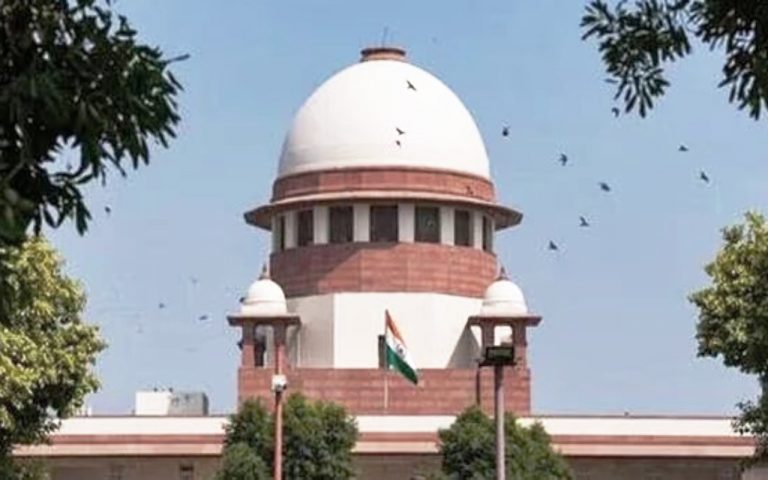 Misleading Advertisements: सुप्रीम कोर्ट ने बाबा रामदेव को एक सप्ताह में हलफनामा दाखिल करने का आखिरी मौका दिया