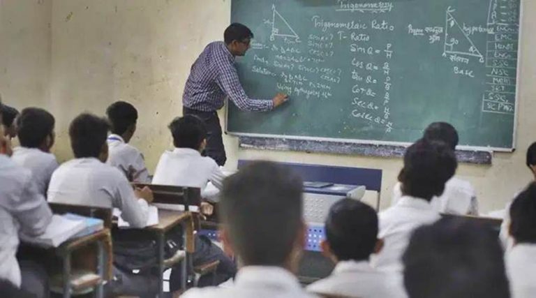 हड़ताली 952 शिक्षकों का निलंबन वापस हुआ
