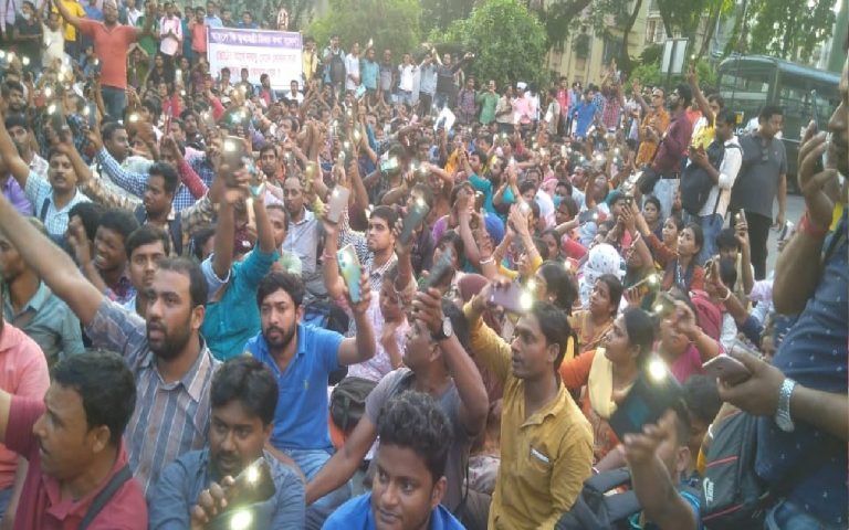 West Bengal : अपर प्राइमरी उम्मीदवारों का नियुक्ति को लेकर प्रदर्शन जारी, पुलिस के साथ झड़प कई गिरफ्तार