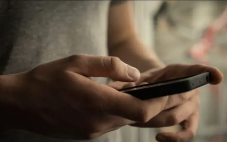 Tips and Tricks: स्मार्टफोन से ऐप्स को अनइंस्टॉल करने से पहले कर लें ये काम, आगे चलकर नहीं होगा नुकसान
