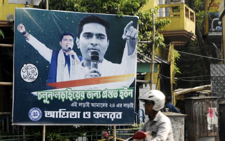TMC के नये पोस्टर से चर्चा का बाजार गर्म, लिखा- अगले छह माह में नयी तृणमूल का उदय, देखें PICS