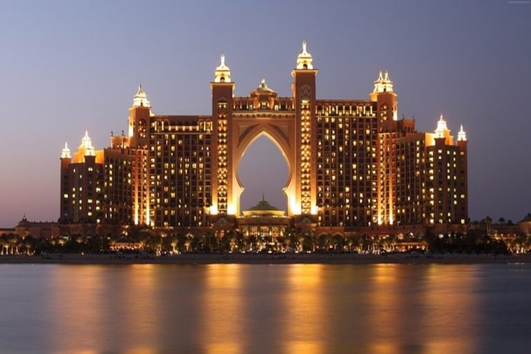 PHOTOS: UAE जाने का कर रहे हैं प्लान तो अब फ्लाइट में अपने साथ नहीं ले जा सकते ये सामान, यहां देखें लिस्ट