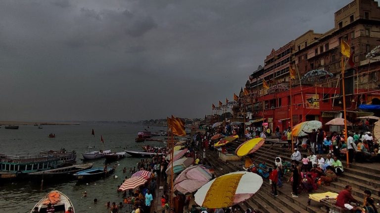 UP Weather Updates Live: IMD ने यूपी में जारी किया बारिश का अलर्ट, जानें कैसा रहेगा आपके शहर का मौसम