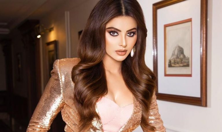 उर्वशी रौतेला ने गोल्डन शिमर ड्रेस में दिये जमकर पोज, इसे खरीदने के लिए चुकानी होगी इतनी कीमत