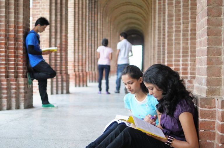 पीएचडी कर रहे छात्रों के लिए NET-JRF के अलावा कई अन्य स्कॉलरशिप, जानें किन सरकारी योजनाओं से आप हैं अंजान