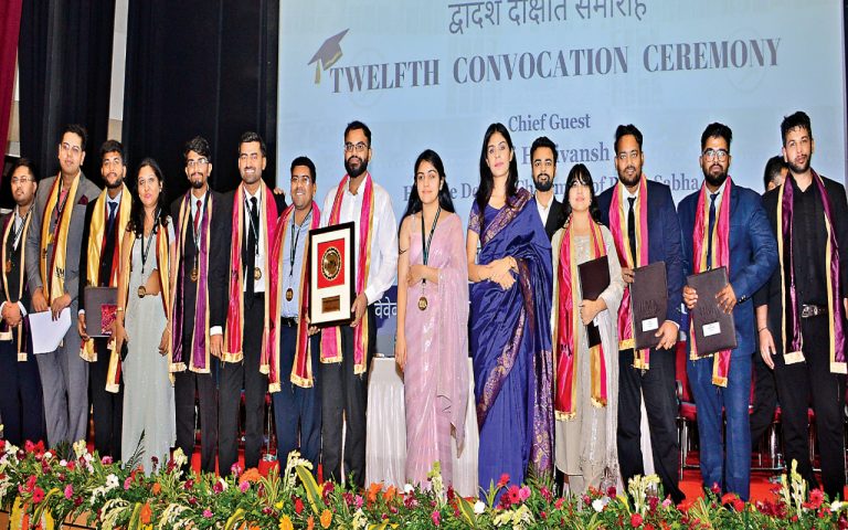 IIM रांची के 12वें दीक्षांत समारोह में बांटी गयीं 542 डिग्रियां, टॉप थ्री को मिला गोल्ड