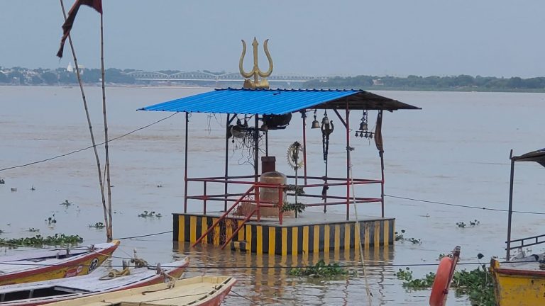 वाराणसी में मणिकर्णिका और हरिश्चंद्र घाट पर अंतिम संस्कार के स्थान में किया गया बदलाव, डोम राजा बोले…