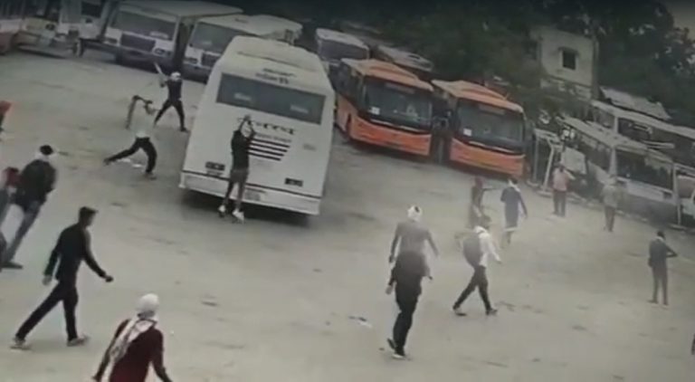 Agnipath Protest: वाराणसी में उपद्रवियों की भेंट चढ़ीं रोडवेज की बसें, 20 से 25 लाख का नुकसान, FIR दर्ज