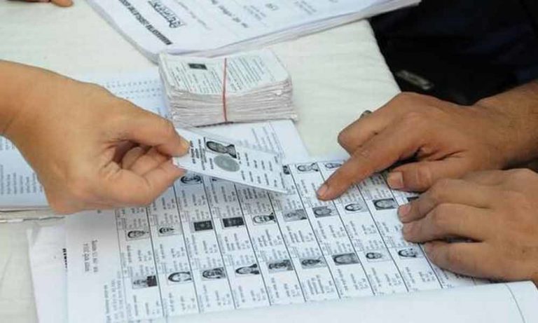 UP Fourth Phase Polling: पीलीभीत के मतदाता वोटर आईडी कार्ड के बिना भी डाल सकते हैं वोट, जानें आसान तरीका