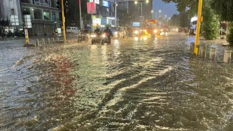 UP Weather Update: यूपी में भारी बारिश से फिर बदलेगा मौसम, मानसून वापसी में देरी, IMD का इन जिलों के लिए अलर्ट
