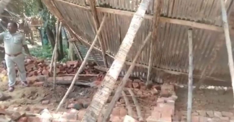 पश्‍चिम बंगाल : बीरभूम में दीवार ढहने से दो की मौत, इलाके में दहशत