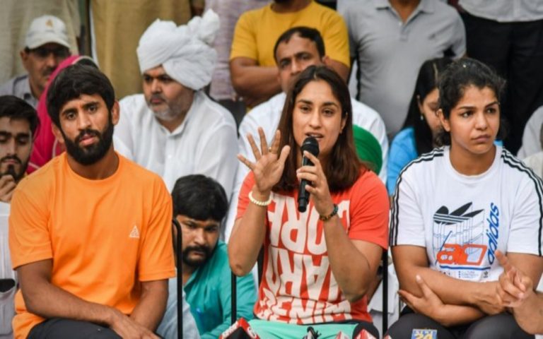 अब निकलेगा समाधान ! अमित शाह से मिले पहलवान, दो घंटे में क्या हुई बात