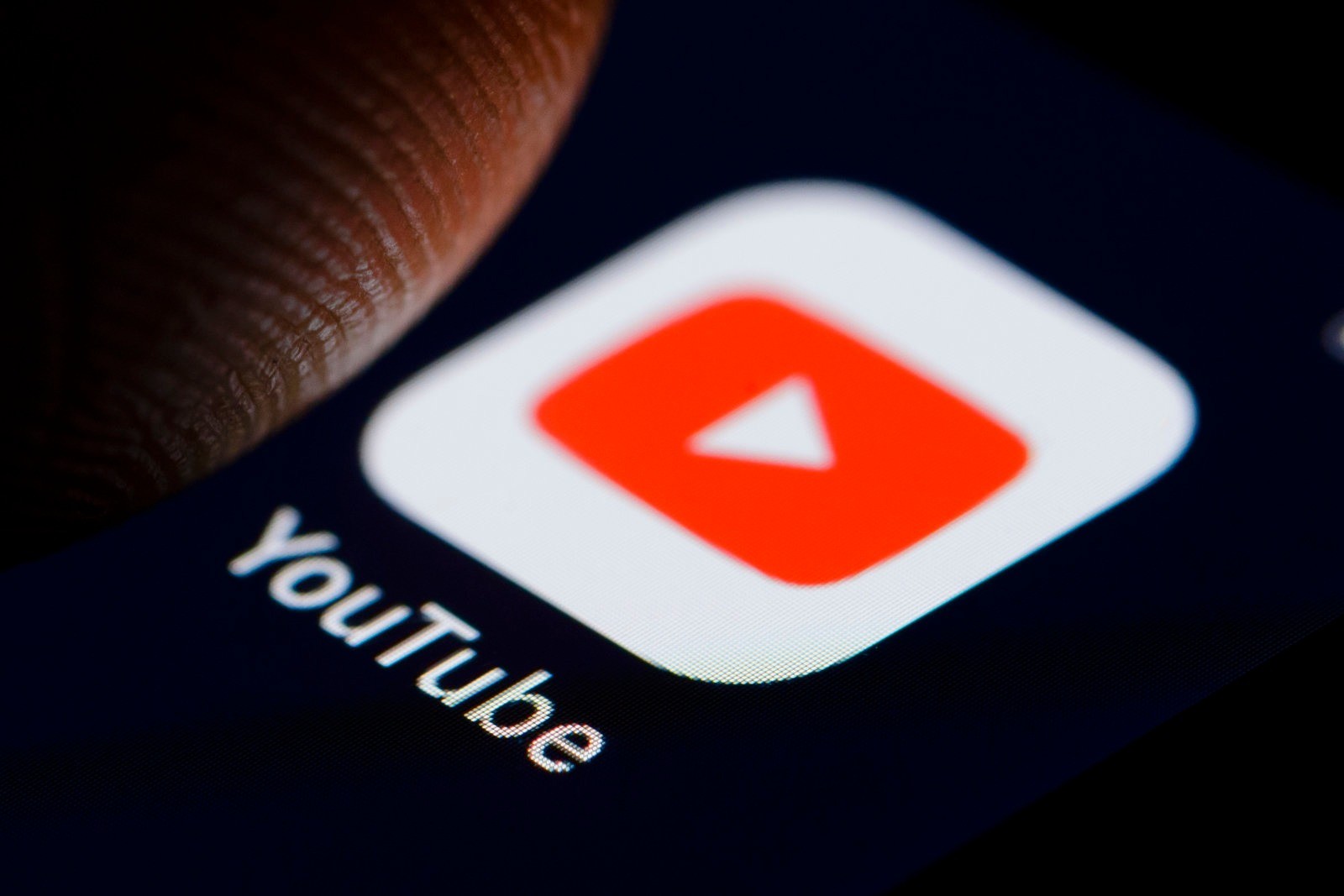youtube warns against clickbait videos thumbnails and titles