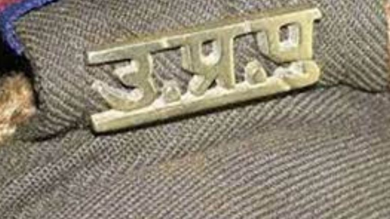 आगरा के दो पुलिसकर्मियों पर एसएसपी की गिरी गाज, ट्रक ड्राइवर की तहरीर पर भ्रष्टाचार का मुकदमा दर्ज