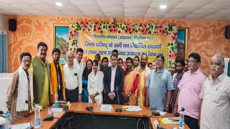 Zila Parishad Chunav: मोनिका किस्कू बनीं नयी जिला परिषद अध्यक्ष, सुनील यादव निर्विरोध उपाध्यक्ष निर्वाचित